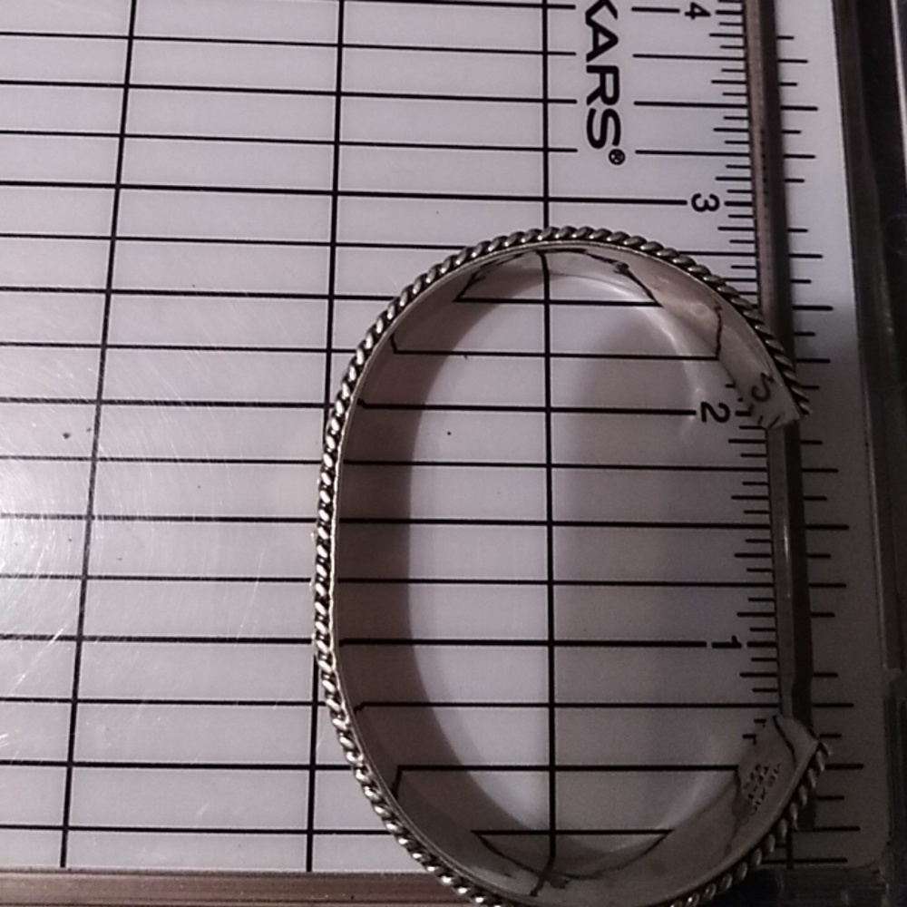 Sold* Mexican Sterling Silver cuff bracelet - Picture 8 of 8